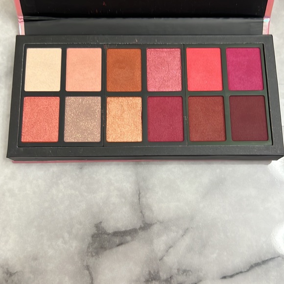 I Heart Revolution Angel Heart Eyeshadow Palette - Picture 2 of 3